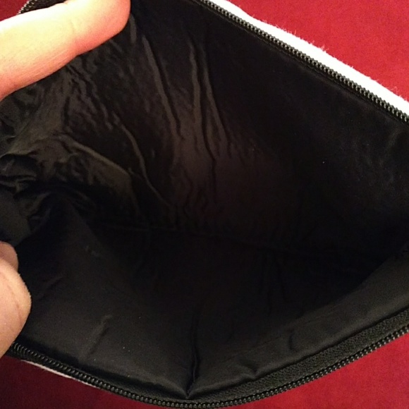 NEW - Cosmetic bag - Picture 2 of 2